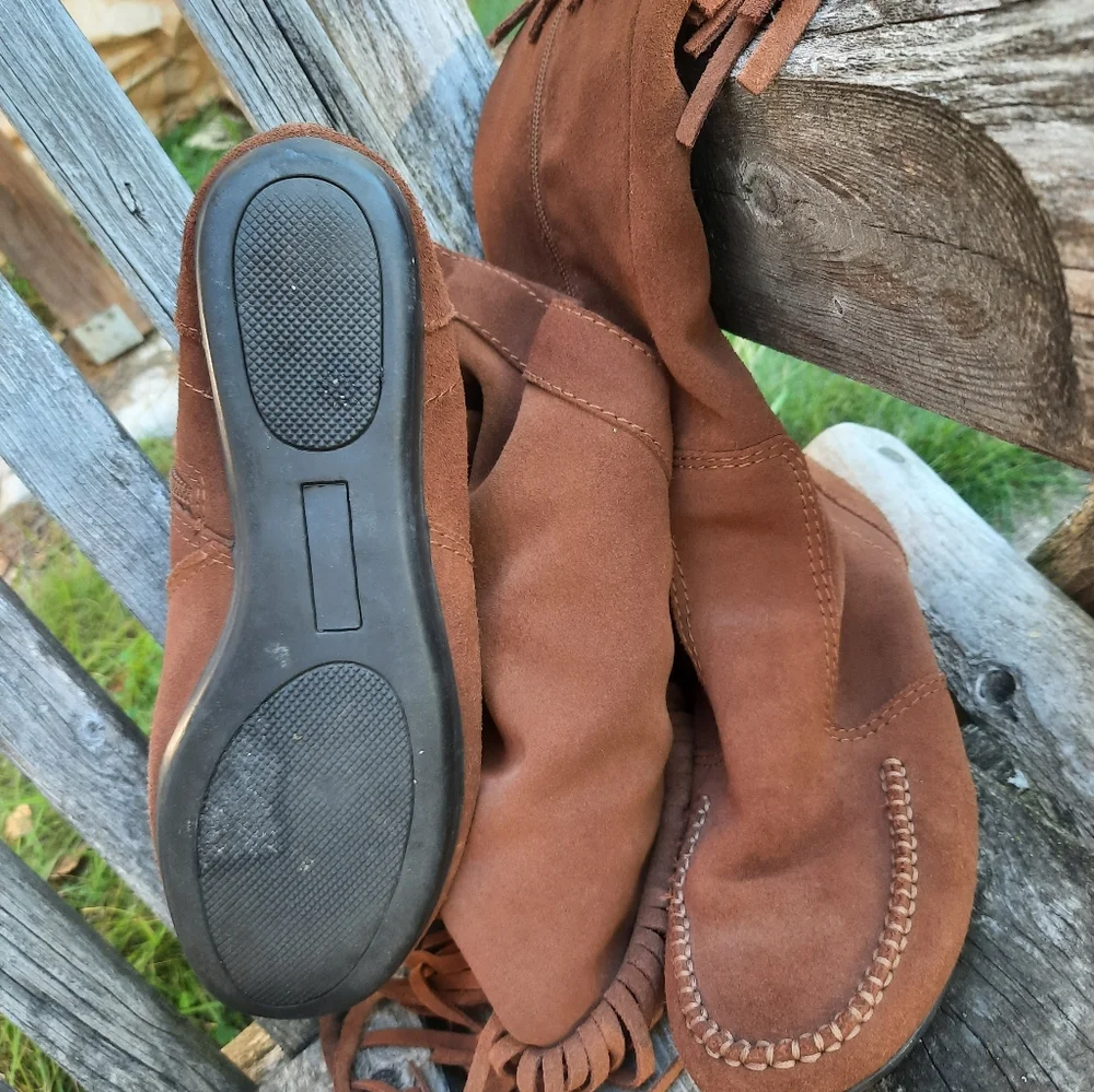 Brown suede fringe tall boots sz 8 moc style O-Brian